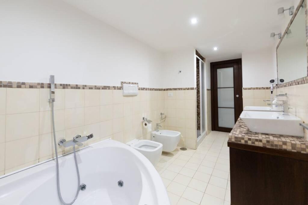 Toledo Jacuzzi Appartment 那不勒斯 外观 照片