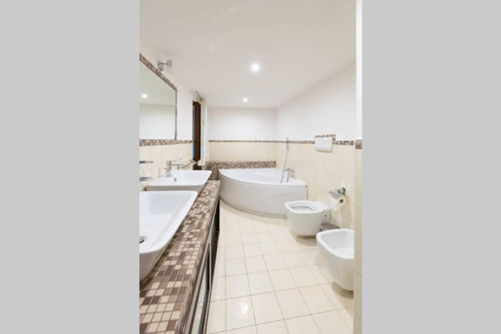 Toledo Jacuzzi Appartment 那不勒斯 外观 照片