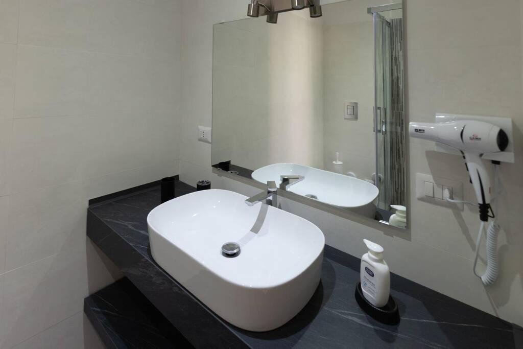 Toledo Jacuzzi Appartment 那不勒斯 外观 照片